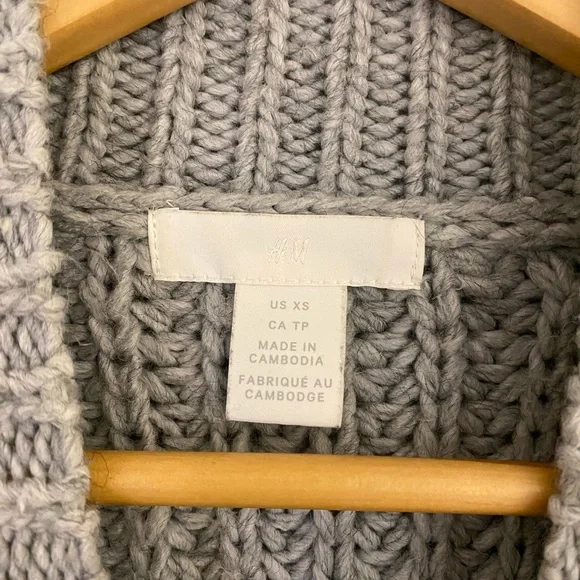 Cropped Sweater - Picture 2 of 3